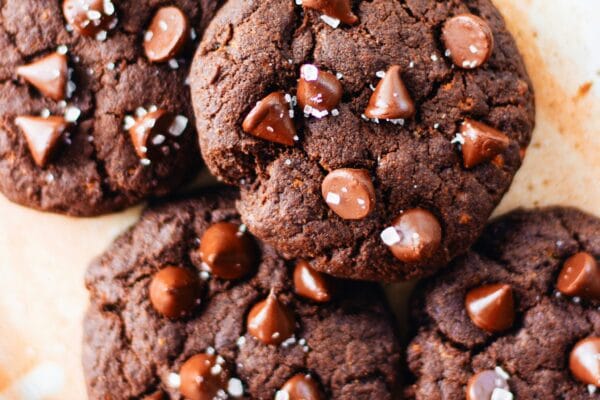 Bake the ultimate chocolate chip cookies every time! This easy recipe delivers soft, chewy, and delicious cookies with gooey chocolate chips. Perfect for beginners and seasoned bakers alike.